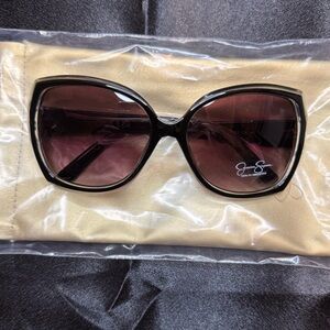 NWT Jessica Simpson Sunglasses. Comes with a Jessica Simpson Case. Black